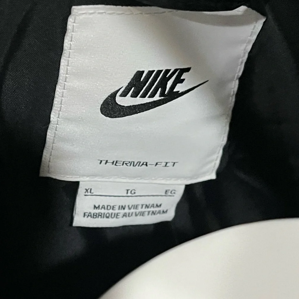 NEW NIKE Women's  THERMA-FIT CITY SERIES SYNTHETIC FILL SHINE PARKA DQ6878-010 - Picture 9 of 13